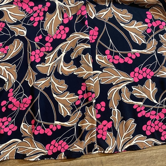 Ann Taylor navy floral V-neck blouse - Picture 10 of 11